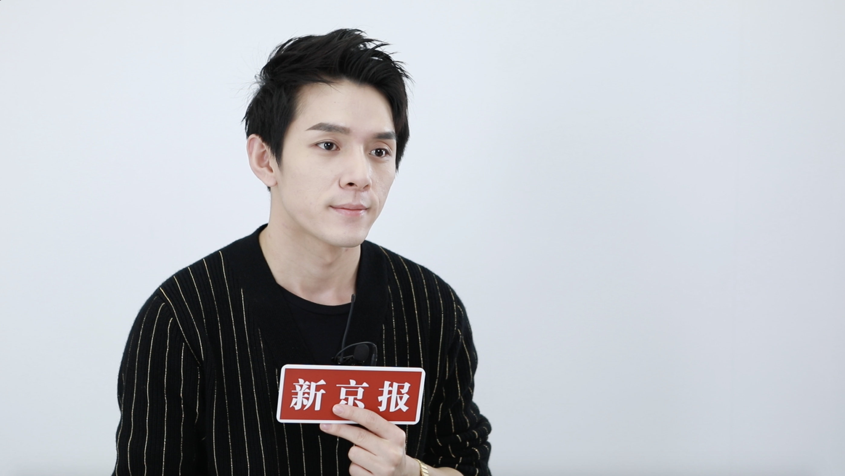 李佳琦回應直播翻車(chē)和(hé)熱(rè)搜:複盤找原因 從(cóng)不(bù)寫腳本